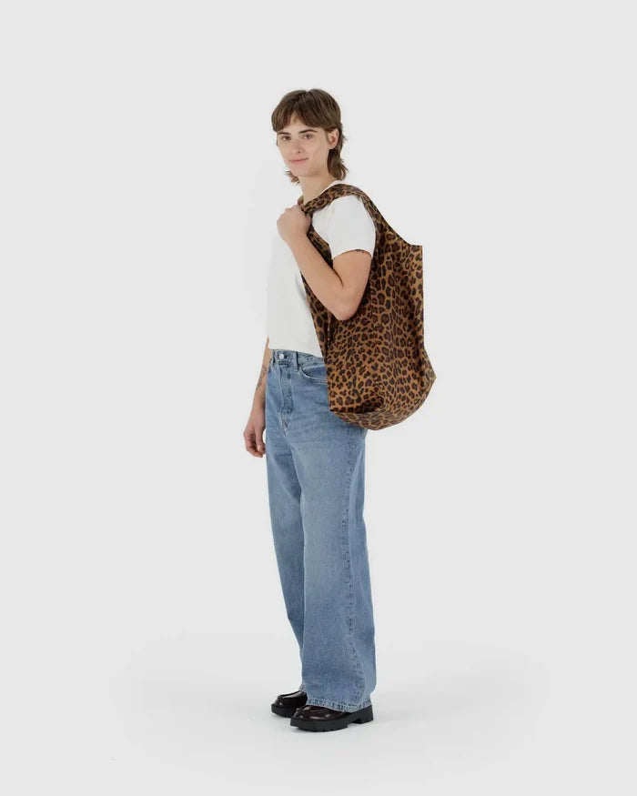 BIG REUSABLE BAG (LEOPARD) — by Baggu