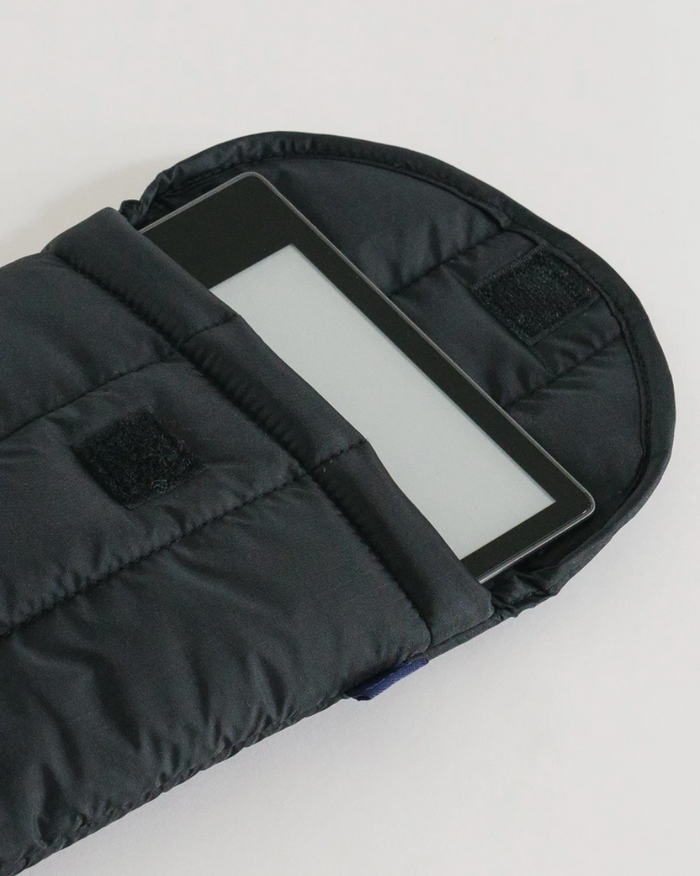 BLACK PUFFY TABLET SLEEVE 8" — by Baggu