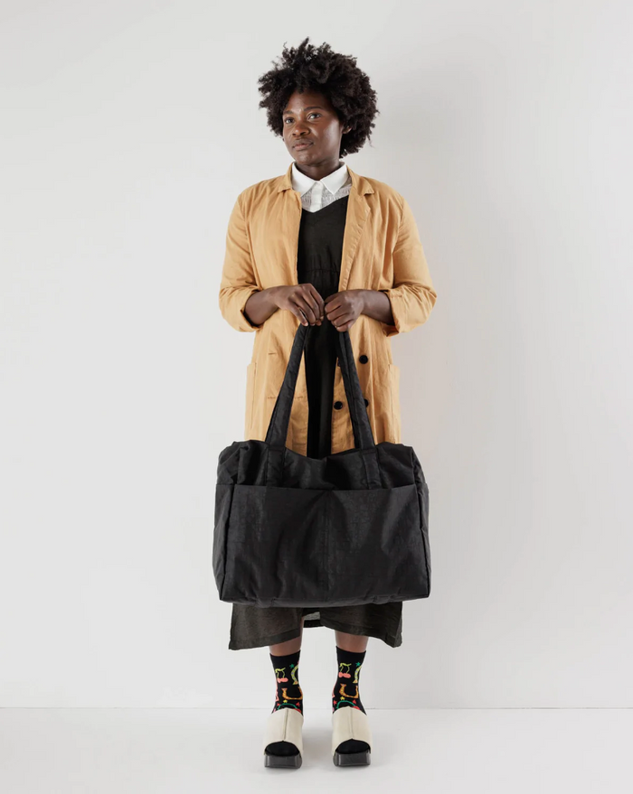 CLOUD BAG CARRY-ON (BLACK) — by Baggu