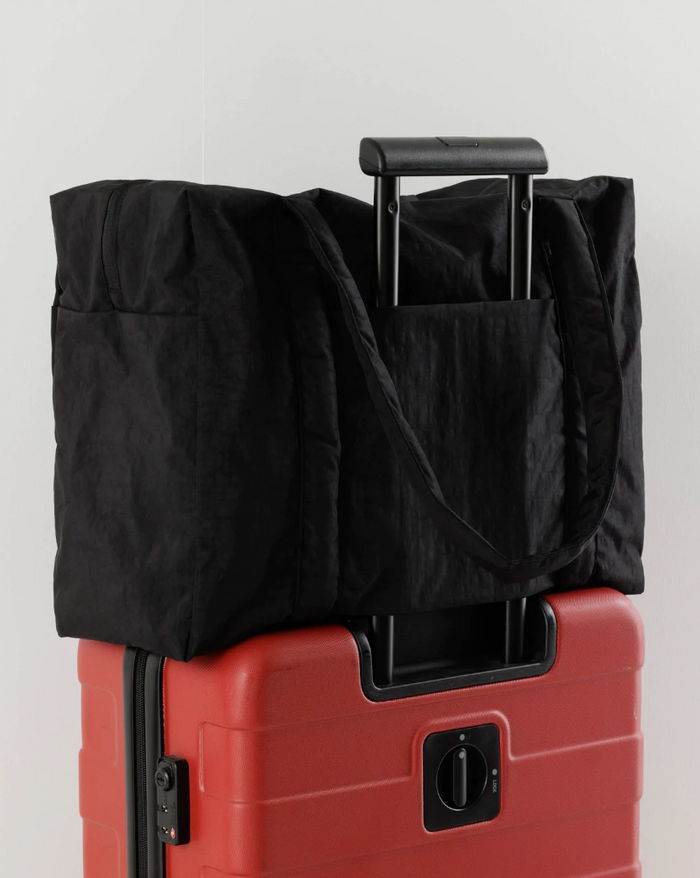 CLOUD BAG CARRY-ON (BLACK) — by Baggu