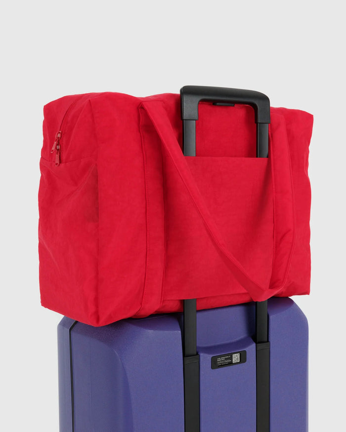 CLOUD BAG CARRY-ON (CANDY APPLE) — by Baggu