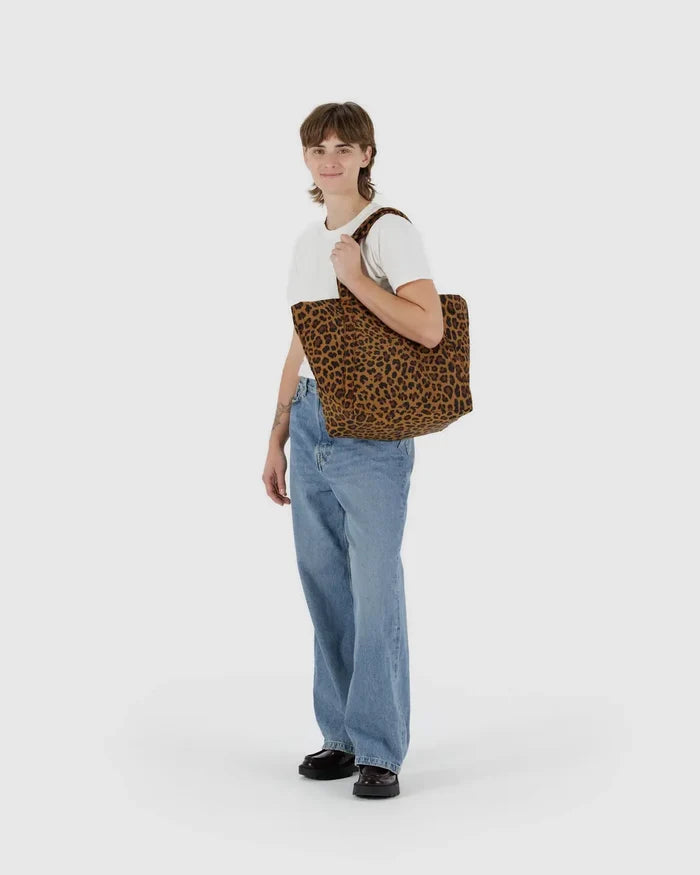 CLOUD BAG MEDIUM (Leopard) — by Baggu