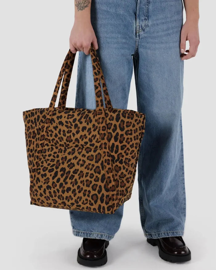 CLOUD BAG MEDIUM (Leopard) — by Baggu