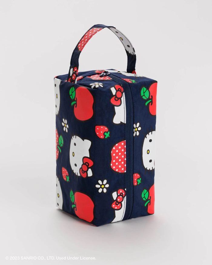 DOPP KIT HELLO KITTY APPLE — by Baggu