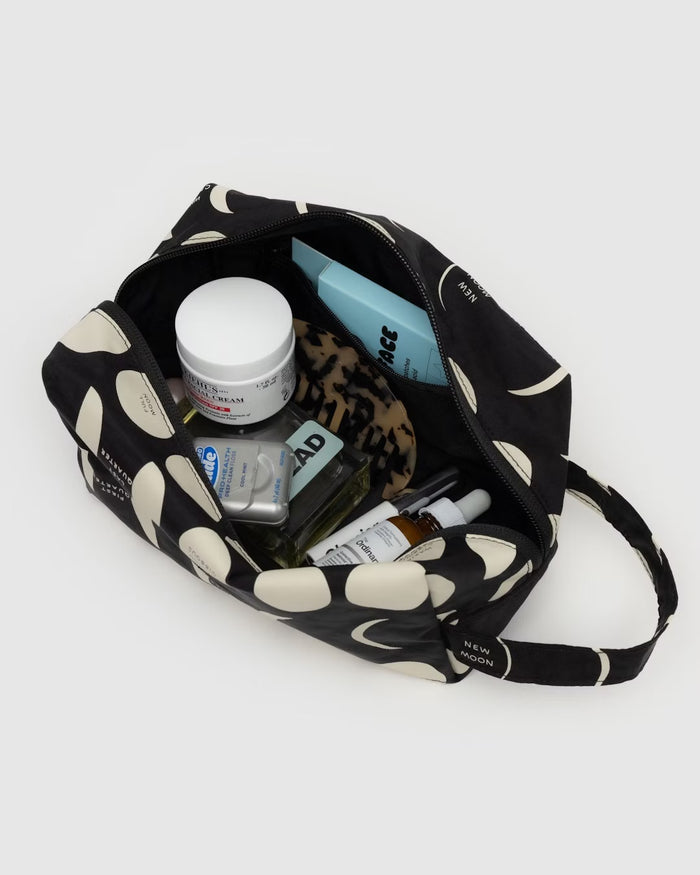 DOPP KIT “MOON“ — by Baggu