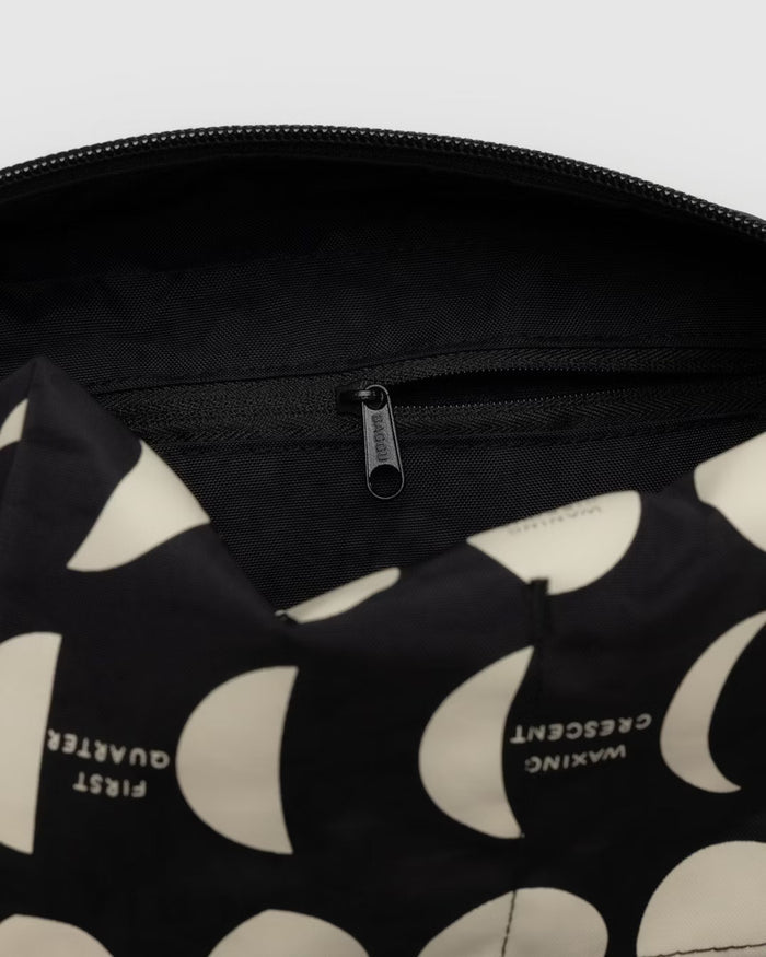 DOPP KIT “MOON“ — by Baggu