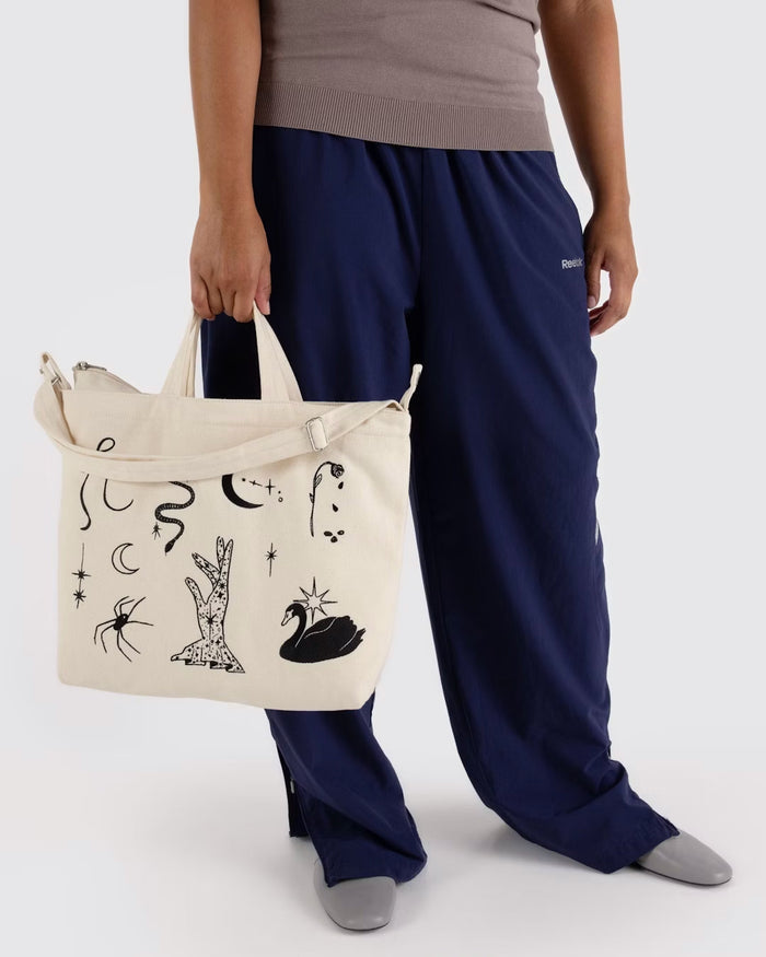 HORIZONTAL ZIP DUCK BAG “EMBROIDERED BALLET ICONS” — by Baggu