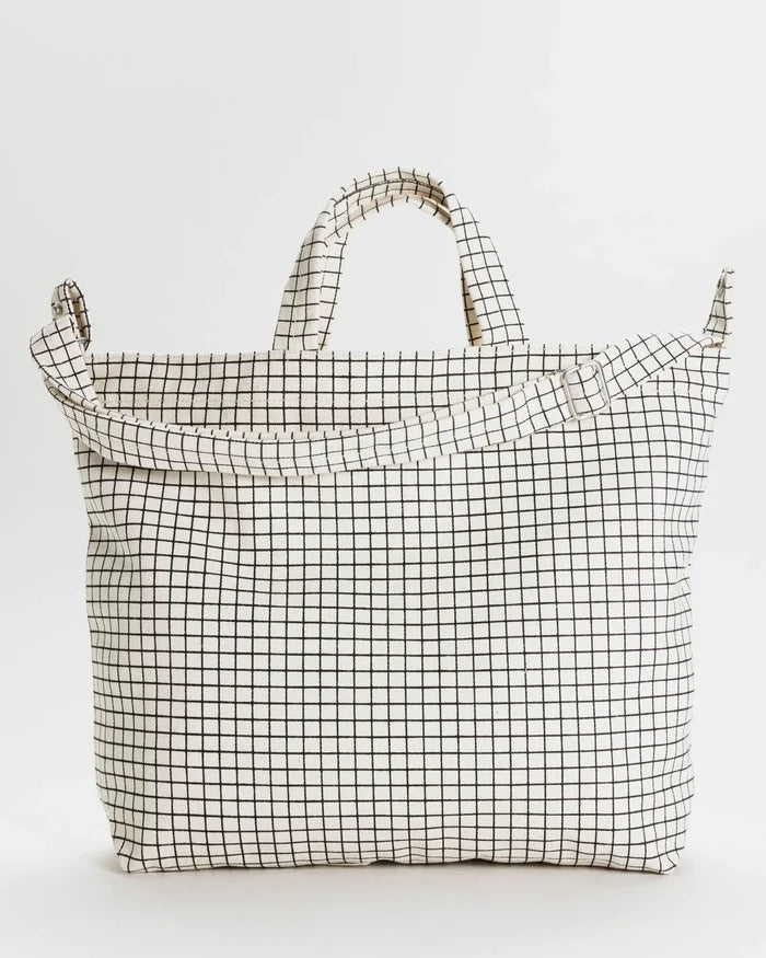 HORIZONTAL ZIP DUCK BAG NATURAL GRID — by Baggu