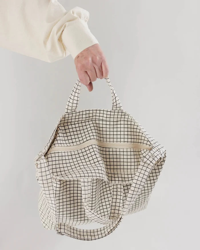 HORIZONTAL ZIP DUCK BAG NATURAL GRID — by Baggu