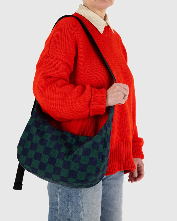 MEDIUM CRESCENT BAG “NAVY GREEN CHECK” SP25 — by Baggu