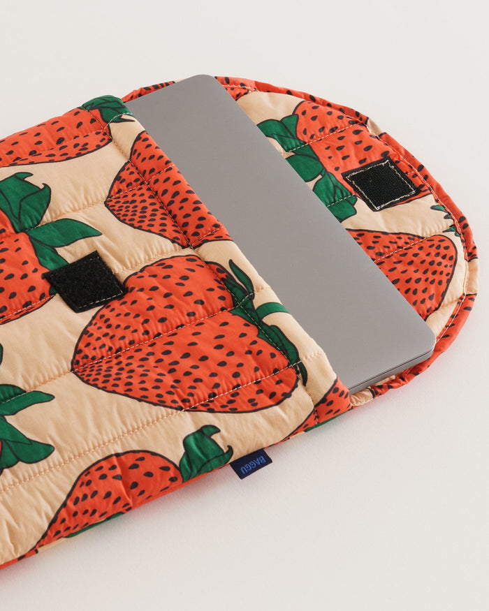 PUFFY LAPTOP SLEEVE STRAWBERRY (MULTIPLE SIZE) — by Baggu