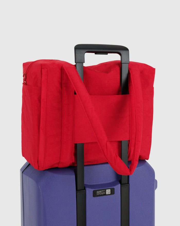 SMALL CLOUD BAG CARRY-ON (CANDY APPLE) — by Baggu