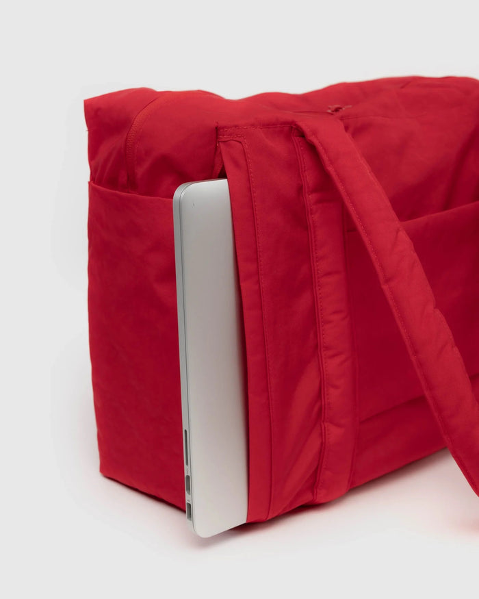 SMALL CLOUD BAG CARRY-ON (CANDY APPLE) — by Baggu
