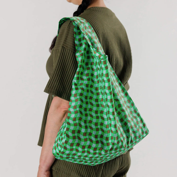 STANDARD REUSABLE BAG WAVY GINGHAM GREEN — by Baggu