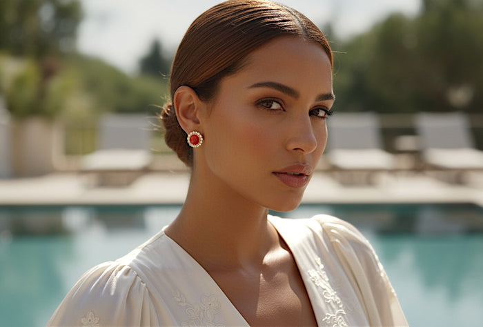 Venere Stud Earrings with coral cabochon, crystal frame and gold-tone finish