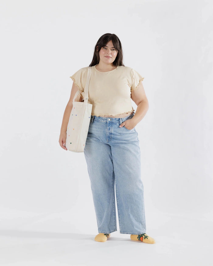 ZIP DUCK BAG EMBROIDERED HEARTS — by Baggu